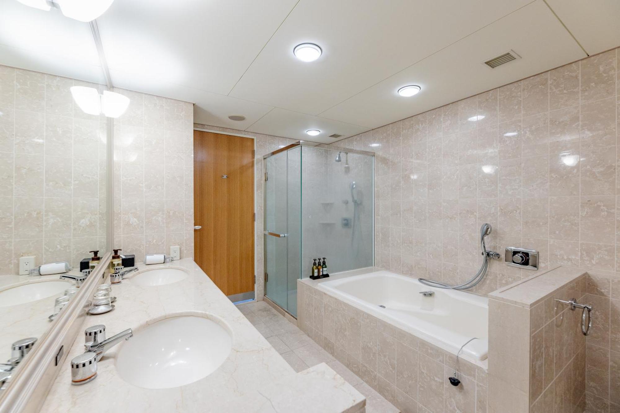 The Qube Hotel Тіба Екстер'єр фото